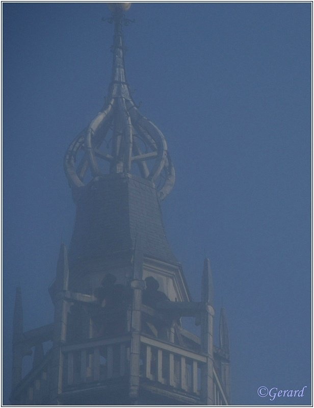 Kerktoren Hamont in de mist.JPG - Kerktoren Hamont in de mist